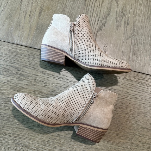 MIA Suede Ankle Booties Side Zip Size 6.5 Stone - Picture 6 of 9